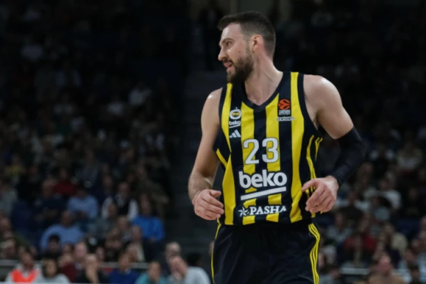 BRUTALNO! Ovako je magični Gudurić zatrpao koš Olimpijakosa! (VIDEO)