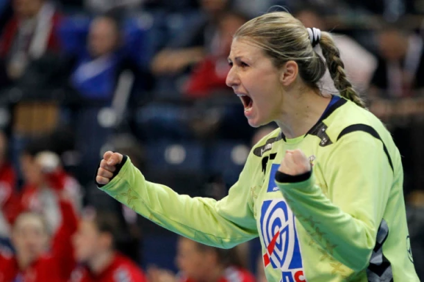 "SRCE JE REKLO DA..." Ministarka odbrane ponovo u dresu reprezentacije Srbije!