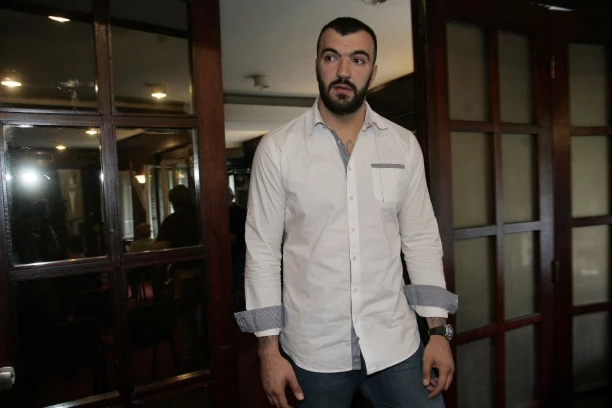 OD NBA LEGENDE DO ZVEZDE SKANDALA: Pekovićev neslavni put!