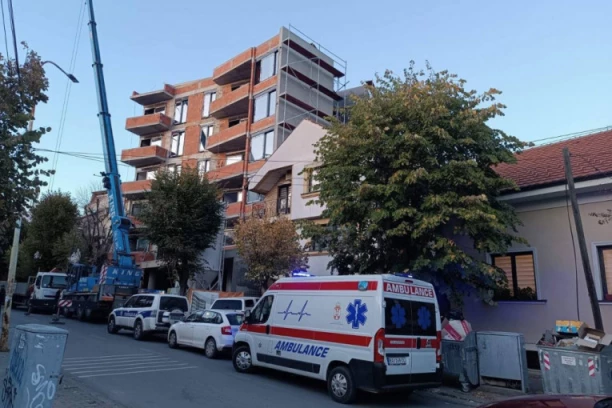 UŽAS U NIŠU! Radnik pao sa zgrade na beton, ostao mrtav na mestu!