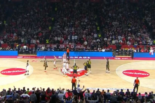 TRESLA SE ARENA: Delije priredile nezaboravnu atmosferu - igrači Fenerbahčea u potpunom čudu! (VIDEO)