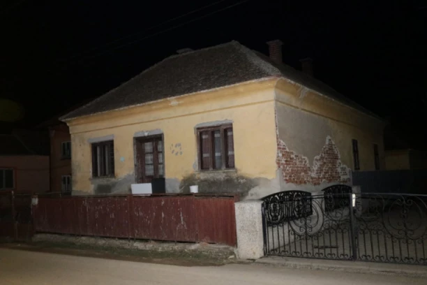 OVO JE KUĆA MAJKE KOJA JE NA GROBU OSTAVILA SVOJU BEBU: Komšije otkrivaju šta se dešavalo pre zločina, "NOSILA JE STEZNIKE DA BI PRIKRILA TRUDNOĆU" (FOTO/VIDEO)