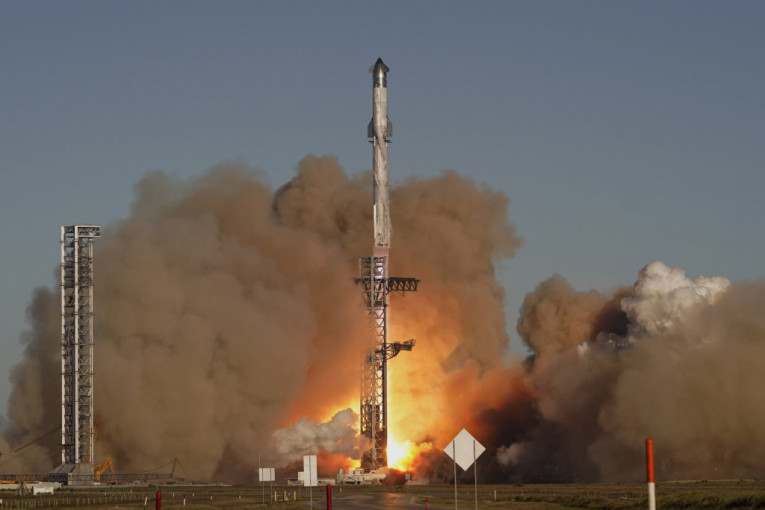 ТРЯСЛАСЬ ПЛАНЕТА: SpaceX запустил самый мощный Starship! Взоры всего мира устремлены к ЛУНЕ (ВИДЕО)