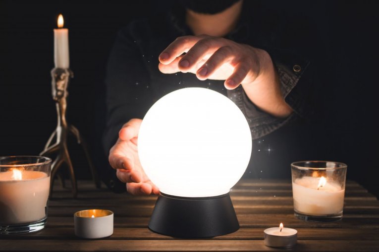 FALSE SEER TOOK JEWELRY WORTH 9,000 EUROS FROM WOMAN, THEN DISAPPEARED WITHOUT A TRACE: The crying woman fell for his story, and here's where she found him