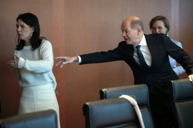 IMA SE, MOŽE SE: Nemačka ministarka za tri meseca potrošila 20.000 evra za šminku! A tek koliko je para Olaf Šolc dao na PUDER!