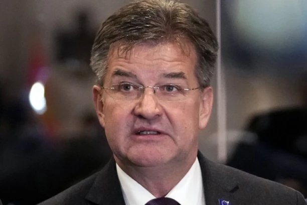 MIROSLAV LAJČAK PODNEO OSTAVKU! Isplivale mračne prepiske sa PEDOFILOM Epstajnom, dokumenti od 3 miliona strana otkrili STRAVIČNE TAJNE!