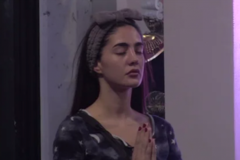 Anđela Đuričić se moli na Bogojavljenje