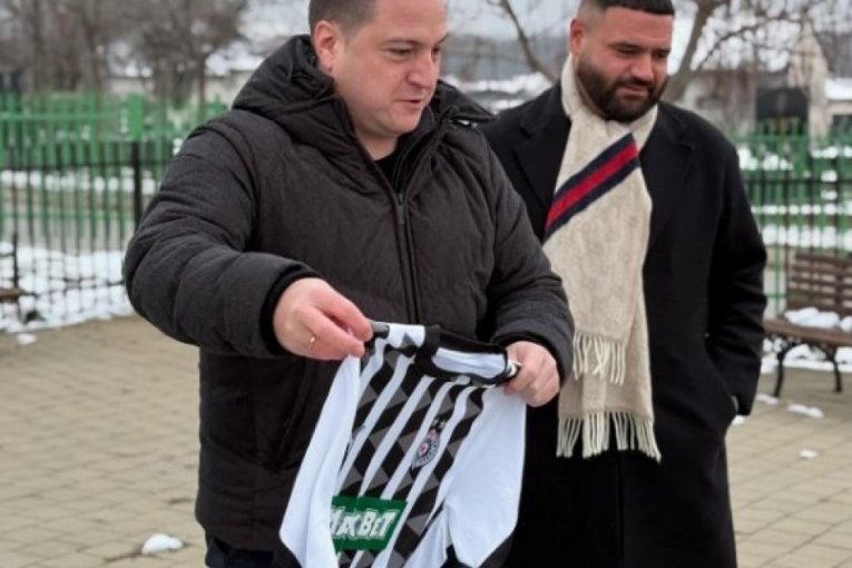 Nekadašnji potpredsednik FK Partizan u Prištini posetio grob Fadilja Vokrija
