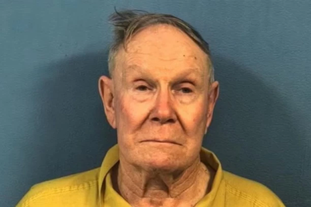 PENZIONER UBIO SUPRUGU: Presudio joj tokom svađe u krevetu, JASTUK I POSTELJINA SU BILI NATOPLJENI KRVLJU