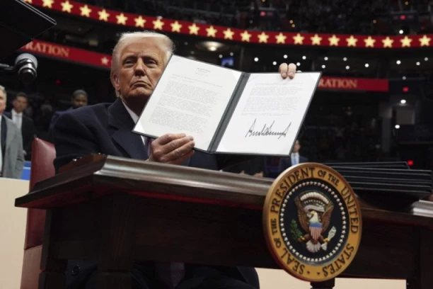 PLJUŠTE TUŽBE PROTIV DONALDA TRAMPA: Prvi potezi novog predsednika SAD izazvali lavinu nezadovoljstva