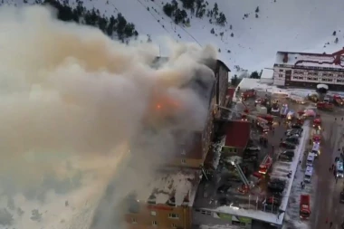 POŽAR U HOTELU: Naređena hitna evakuacija! Deo vatre zahvatio i susednu zgradu