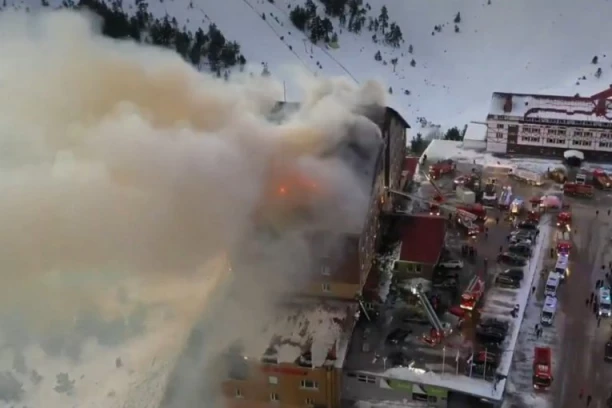 POŽAR U HOTELU: Naređena hitna evakuacija! Deo vatre zahvatio i susednu zgradu