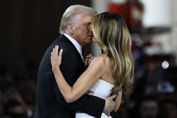 DONALD I MELANIJA SLAVE 20 GODINA BRAKA: Evo kako je mogul za nekretnine smuvao zgodnu manekenku, jedna stvar je presudila (VIDEO)