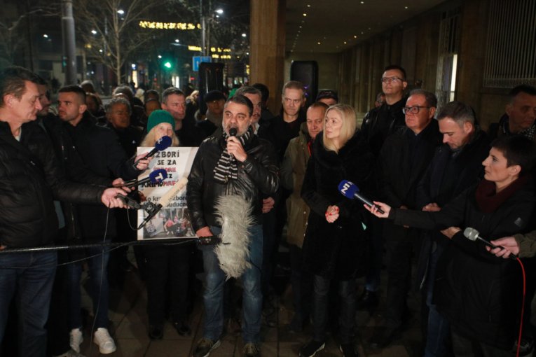 Smiljan Banjac - megafon na protestima opozicije