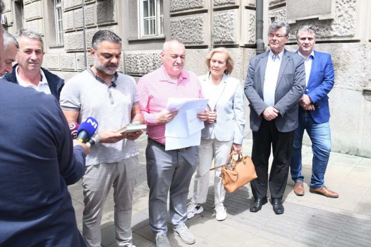 Smiljan Banjac - megafon na protestima opozicije