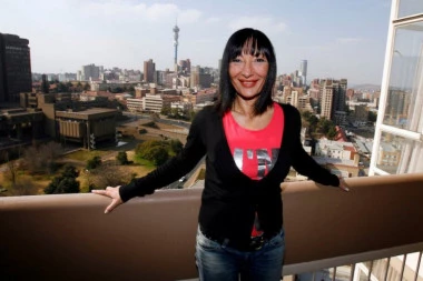 KO JE ČUDOTVORNA DR MARIJANA? Novaku spasavala karijeru, sada Nvoru diže na noge