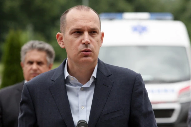 "U NAJGORE FAŠISTIČKO VREME SE TO NIJE DESILO!" Ministar Zlatibor Lončar osudio nasilje u Novom Sadu: ZALAŽU SE DA SUTRA NEMA KO DA VAS LEČI