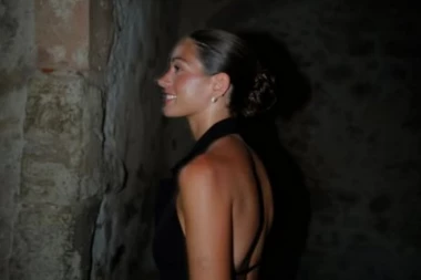 GDE LI MU JE PAMET BILA: Tinejdžer završio iza rešetaka - supruga Arsenalovog fudbalera se našla na meti pomahnitalog navijača! (FOTO GALERIJA)