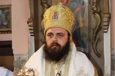 EPISKOP HERUVIM ODRŽAO MOLEBAN ZA NOVU ŠKOLSKU GODINU U DALJU: U školi treba da vlada harmonični duh jer je ona vaspitna i obrazovna ustanova, tu nema mesta samovolji