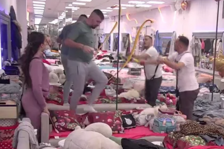 Anđela i Gastoz napravili haos u spavaćoj sobi Elita 8 Zadruga