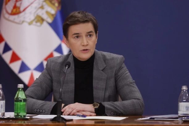 STUDENTIMA REFUNDIRAMO 50 ODSTO OD ŠKOLARINE! Brnabić: Država ispunila 4. studentski zahtev - NASTAVNICIMA POVEĆANJE PLATA!