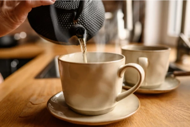 TURISTA PREMINUO NAKON ŠTO JE POPIO HALUCINOGENI ČAJ: Organi mu otkazali jer je osoblju hotela prećutao važnu stvar