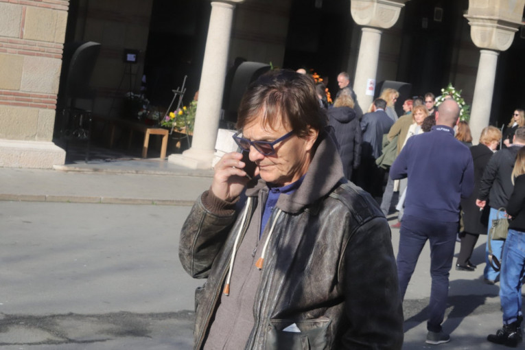 Mnogobrojni su stigli na Novo groblje da se oproste od košarkaške legende