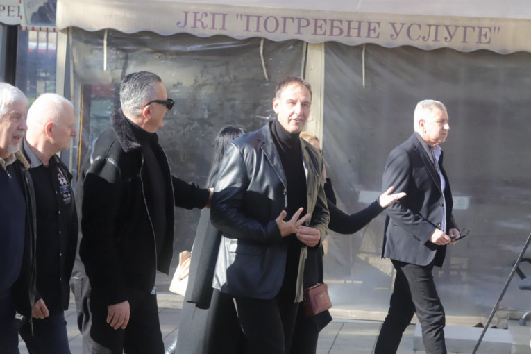 Mnogobrojni su stigli na Novo groblje da se oproste od košarkaške legende