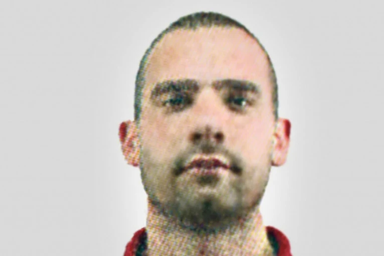 DŽONI SA VRAČARA PRAVIO SELFIJE, PREPOZNALI GA PO OŽILJKU NA NOZI! Slike slao vračarcima, svi zaćutali na jedno pitanje sudije!