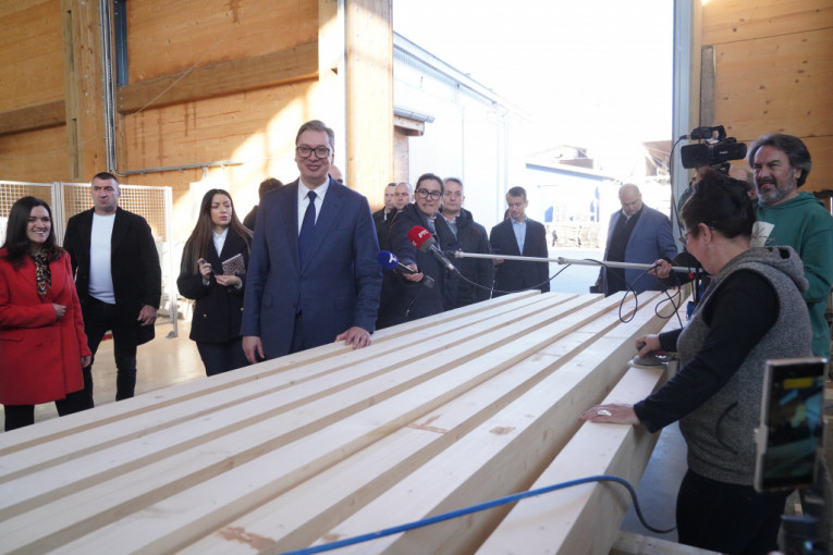 Predsednik obilazi fabriku Kolarević u Ćićevcu
