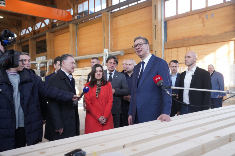 Predsednik obilazi fabriku Kolarević u Ćićevcu