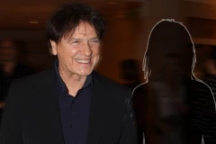 DEVOJKA IZ PUBLIKE GA ČEKALA GOLA U NJEGOVOJ SOBI! Zdravko Čolić posle koncerta DOŽIVEO NEPRIJATNOST, pevačica tada otkrila DETALJE!