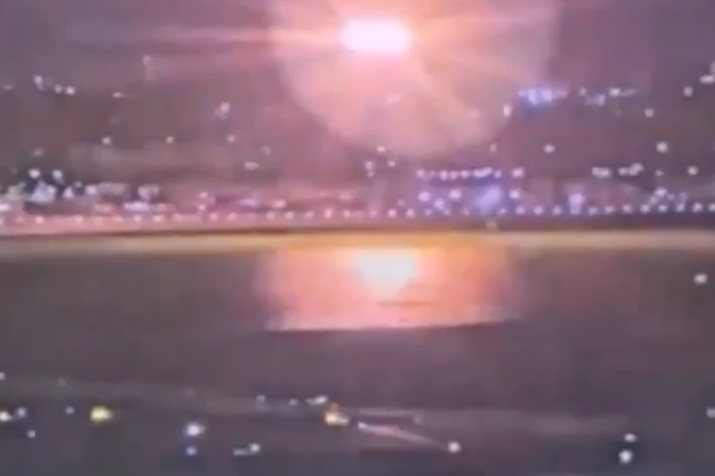 PUKLO JE KAO DA JE ATOMSKA BOMBA! Snimljen zastrašujući sudar na nebu, ovo su poslednje reči pilota pre smrti 67 osoba (VIDEO)