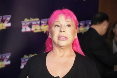 ZORICA BRUNCLIK KAO PLAVUŠA: Pevačica ŠOKIRALA izdanjem - ovakvu je nikad nismo videli! (VIDEO)