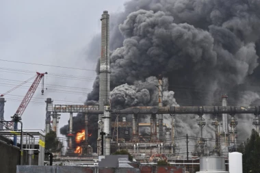 KAO DA JE PALA ATOMSKA BOMBA! Grad u plamenu, gori poput ARMAGEDONA! NATO podigao borbene avione (VIDEO)