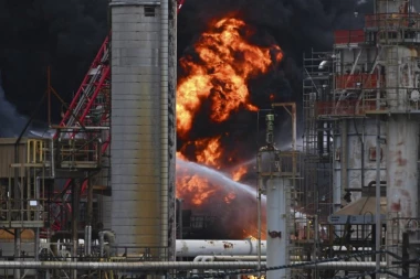 IRANCI POGODILI RAFINERIJU U BAHREINU, PROGLAŠENA "VIŠA SILA"! Vatra se širi na sve strane, evo zašto je država uvela novi termin u rat (VIDEO)