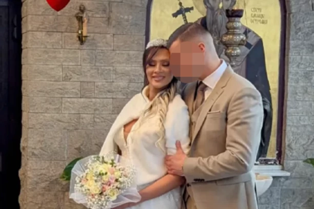 PORODILA SE LENA ČOLAK! Prva slika pevačice iz porodilišta!