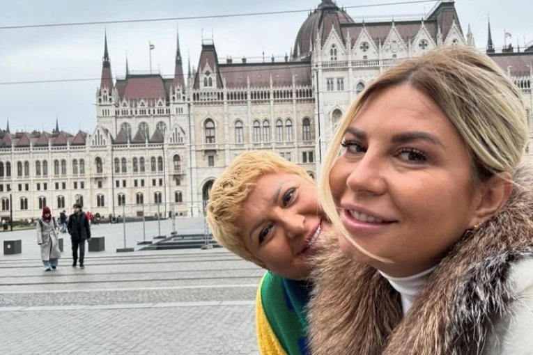 Dea Đurđević sa majkom