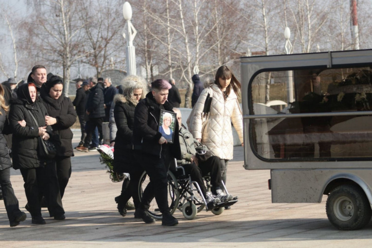 Tužna povorka na sahrani Matorine majke