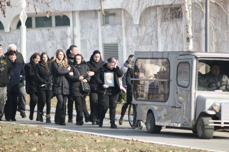 Tužna povorka na sahrani Matorine majke