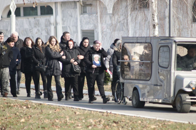 Tužna povorka na sahrani Matorine majke