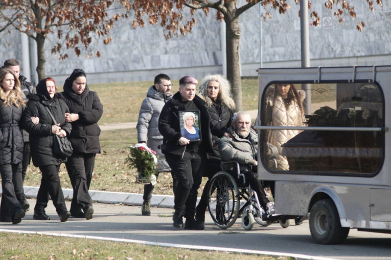 Tužna povorka na sahrani Matorine majke