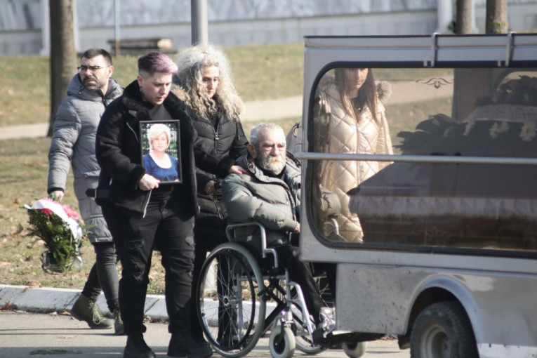 Tužna povorka na sahrani Matorine majke