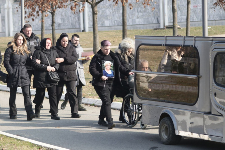 Tužna povorka na sahrani Matorine majke