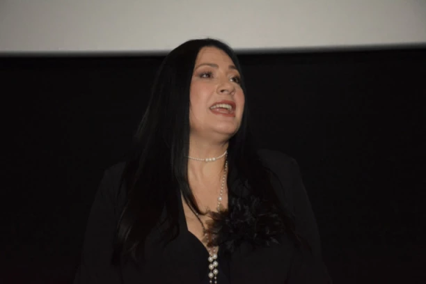 BEOGRADSKA PUBLIKA JE GOSPODSKA RAJA! Kaliopi peva za Osmi mart, a svima zabranila da joj ČESTITAJU ovaj praznik! Ovo je razlog! (VIDEO)