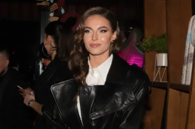 DŽEJLA RAMOVIĆ POSTALA GLUMICA! Procurile prve fotke sa seta - ponosna majka ne krije sreću! (FOTO)