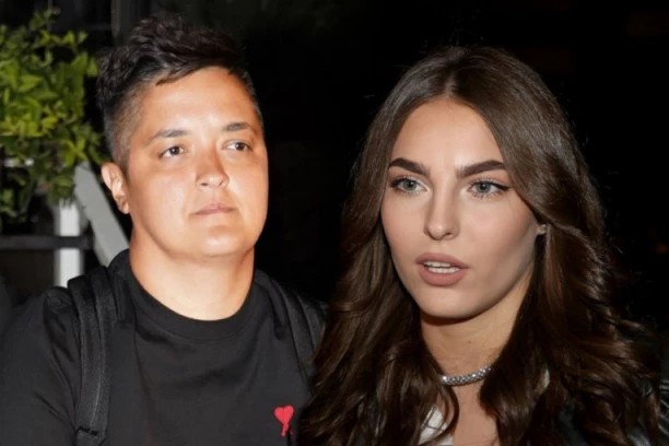 DŽEJLA RAMOVIĆ BESNA KAO RIS NAKON ODLASKA NA SAHRANU OCA MARIJE ŠERIFOVIĆ: Zatrpavaju je porukama, više ne može da skriva istinu!