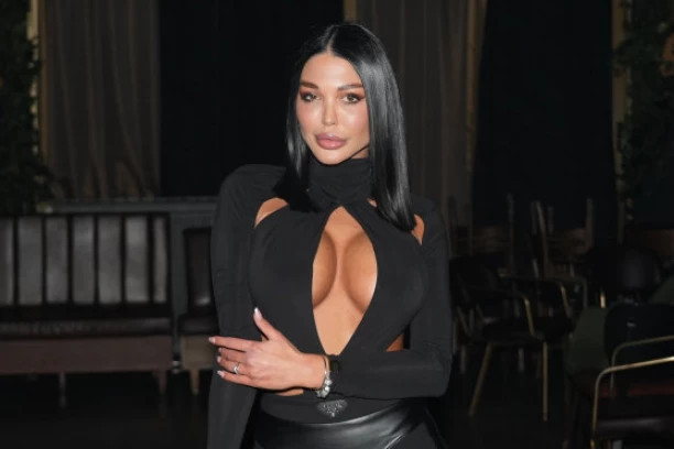 MAJA MARINKOVIĆ U MINIJATURNOM BIKINIJU: Pokazala silikonsku zadnjicu - jedan DETALJ svima zapao za oko! (GALERIJA)