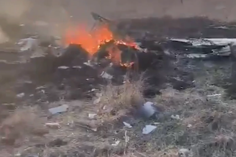 TRAGEDIJA NEVIĐENIH RAZMERA! Srušio se još jedan putnički avion! EKSPLODIRAO BLIZU AERODROMA!