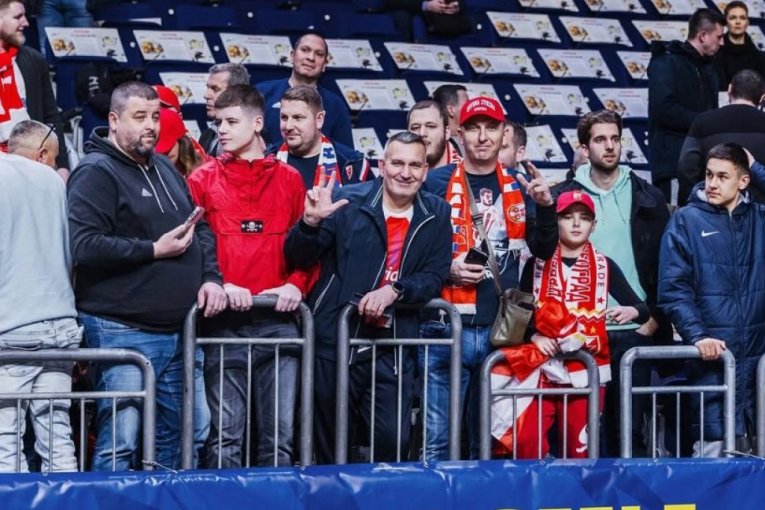 "Uber arena" obojena u crveno-belo